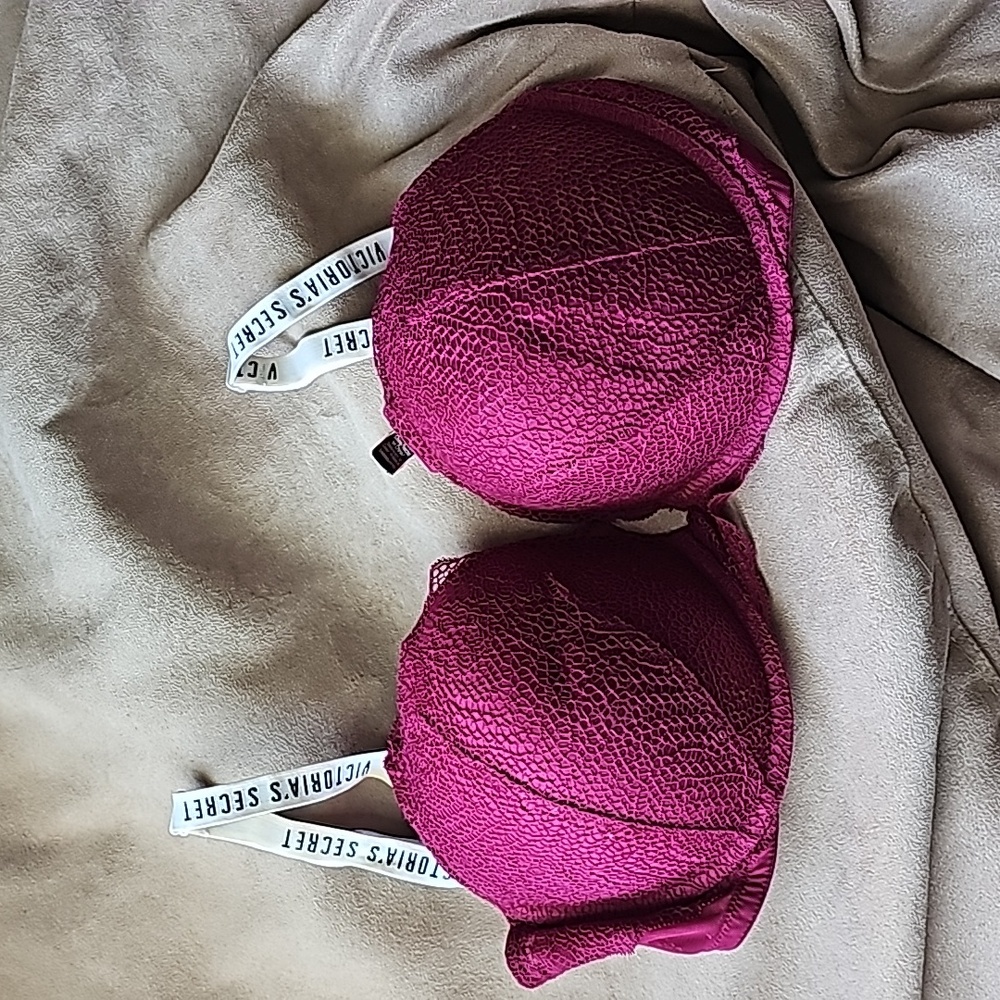 Burgundy padded underwire bra with logo strap